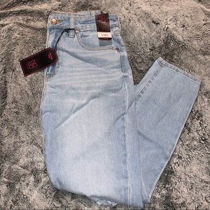 No Boundaries Ripped Mom Jeans